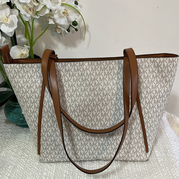 Michael Kors Whitney Tote Bag Large-Vanilla - Picture 3 of 11
